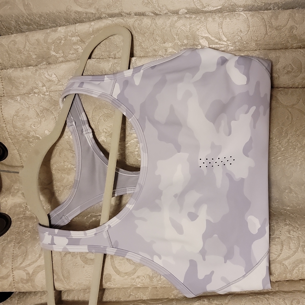 Camo print sports bra M(8-10)